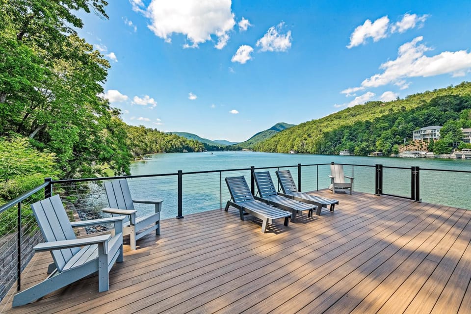 Water's Edge Holmstead House in Lake Lure