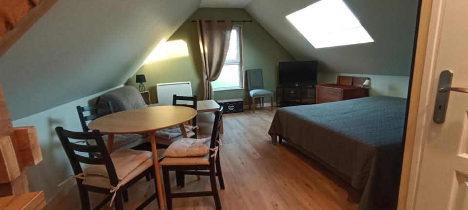 Bed, Photo of the whole room