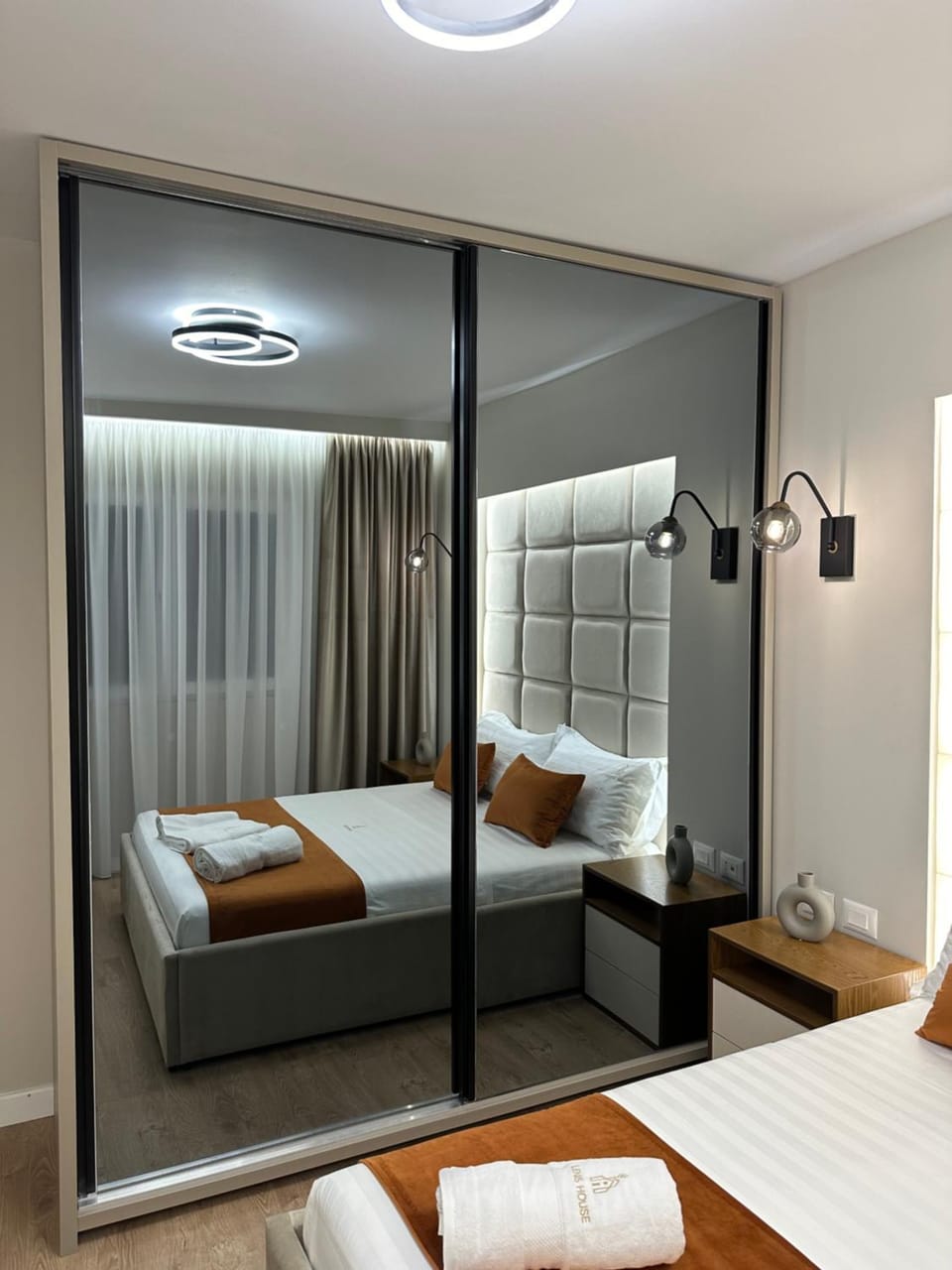 Bed, Photo of the whole room, Bedroom, towels