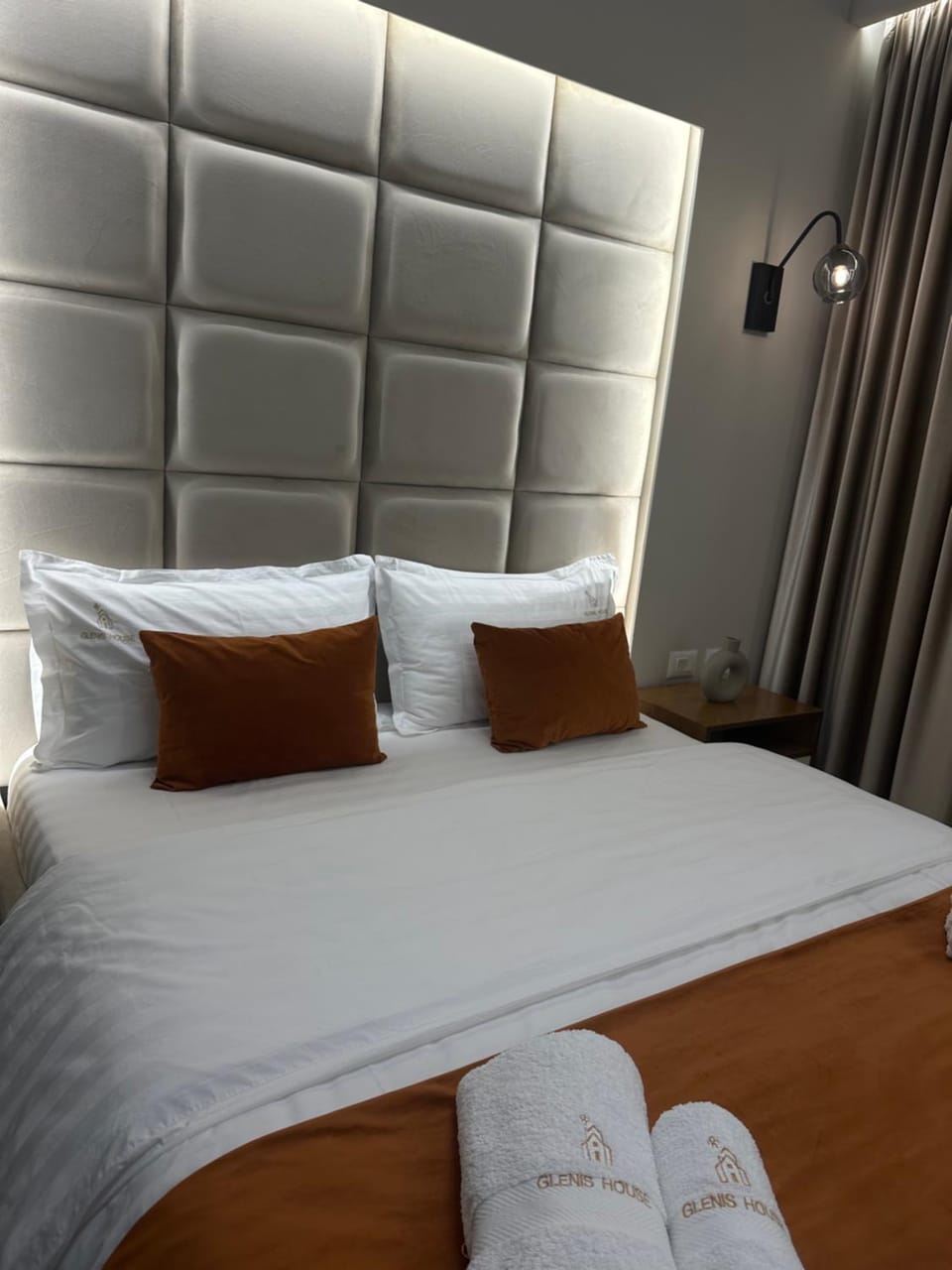 Bed, Photo of the whole room, Bedroom, towels