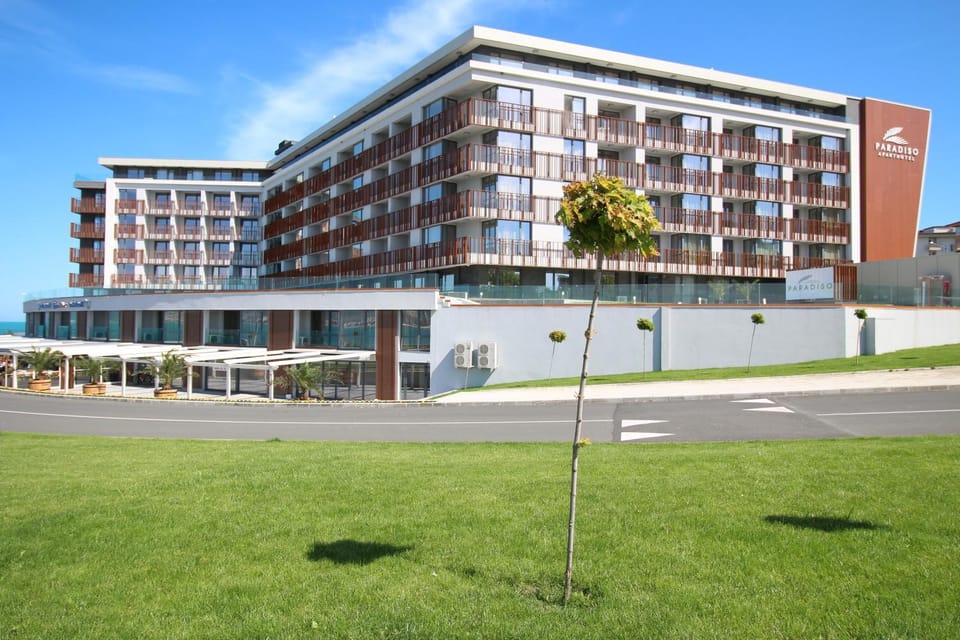 Property building, Location