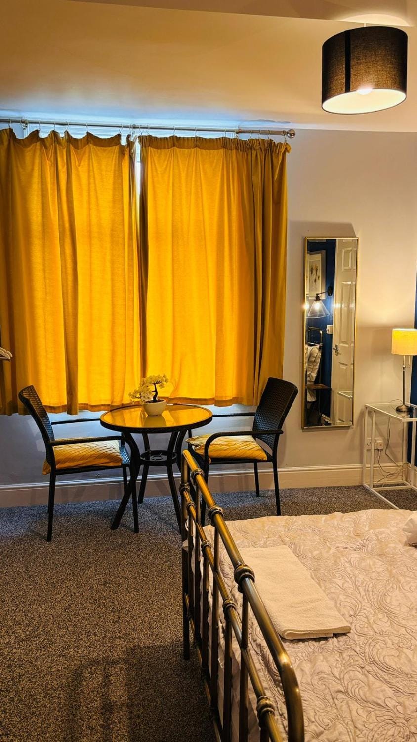 Photo of the whole room, Seating area, Bedroom, Dinner