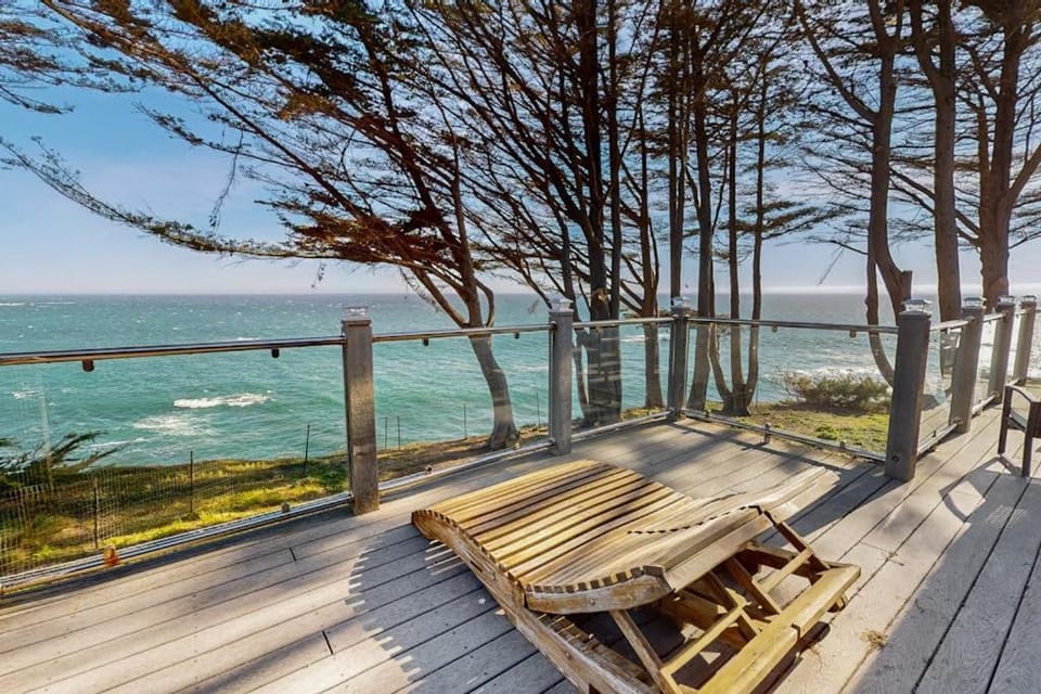 Oceanfront Dream Hideaway and Retreat House in Gualala