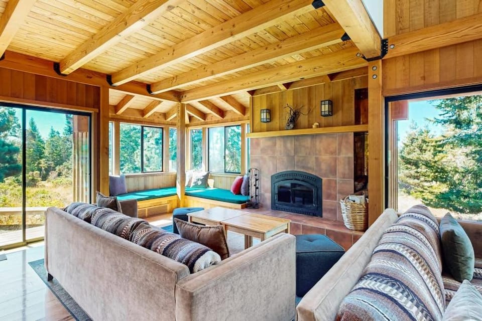 Ocean Pines Lodge House in Sonoma County