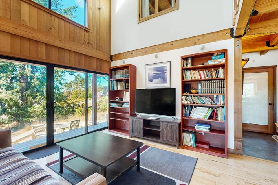Ocean Pines Lodge House in Sonoma County