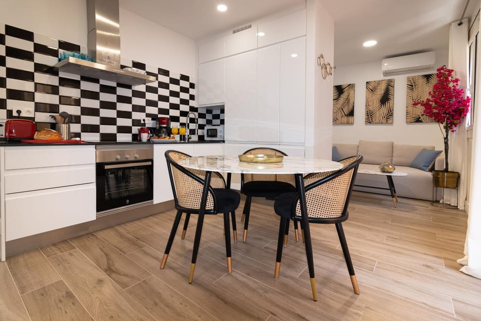 Kitchen or kitchenette, Living room, Dining area, oven, stove