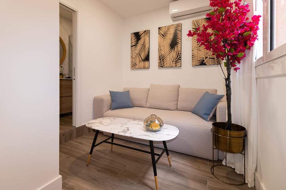 Living room, Seating area, air conditioner