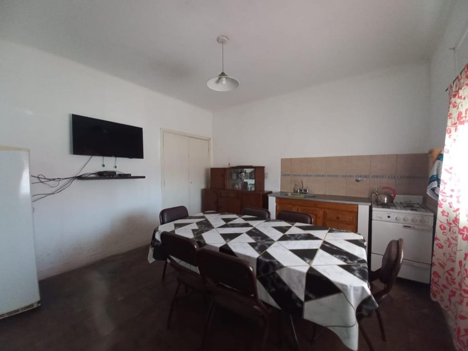TV and multimedia, Kitchen or kitchenette, Dining area, oven