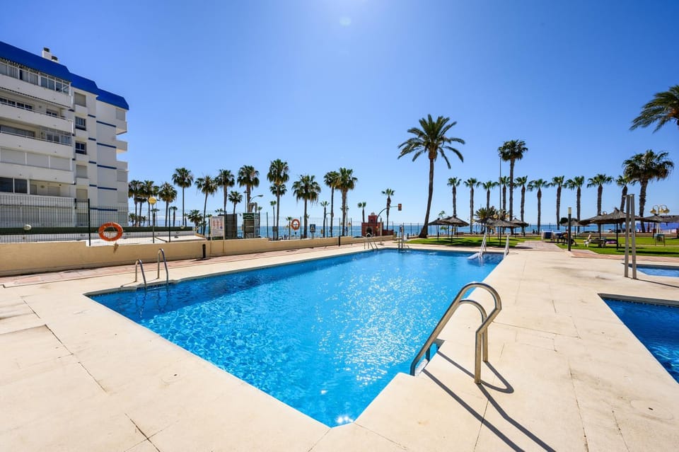 Pool view, Swimming pool, sunbed