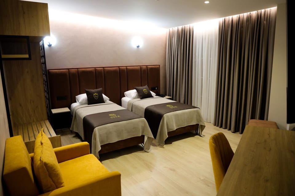 Bed, Living room, Photo of the whole room, Seating area, Bedroom