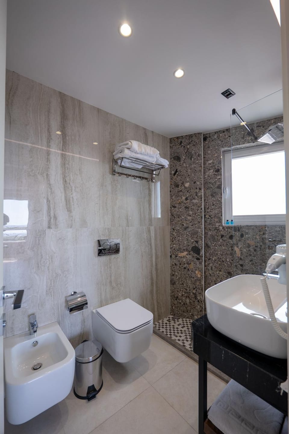 Shower, Toilet, Bathroom, Bath, bidet, towels