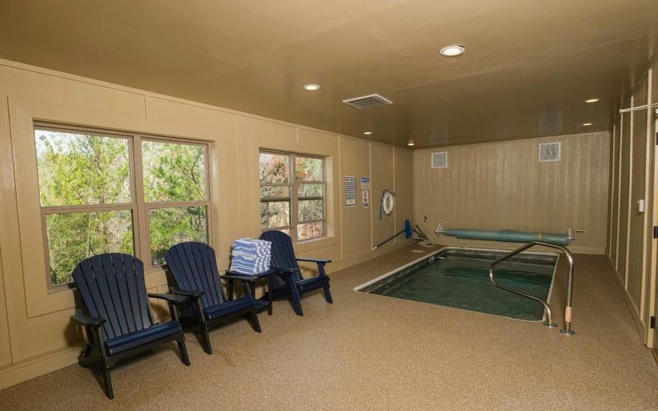 Splash N More・Private Indoor Pool・Game Room・Hot Tub・Pet Friendly House in Pigeon Forge