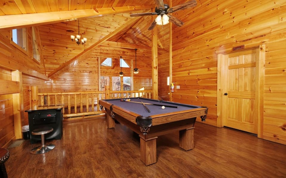 Beavers Treehouse - Private Pool with Sauna, Outdoor Hot Tub, Game Room, + Theater Room House in Sevier County