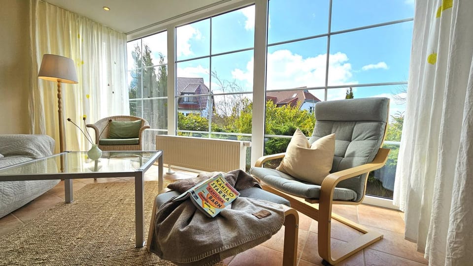 View (from property/room), Living room, Garden view