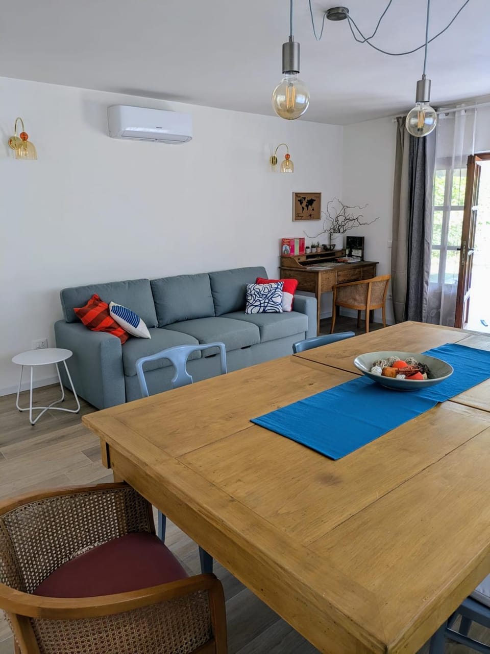 Living room, Dining area