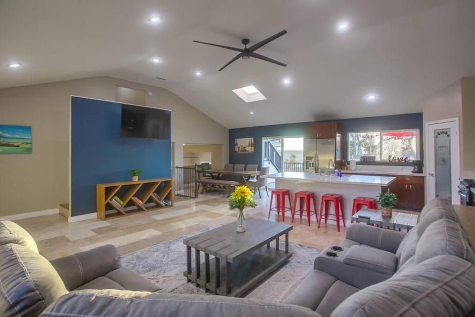 Large Pool Home on Two Acres with Views! House in Vista