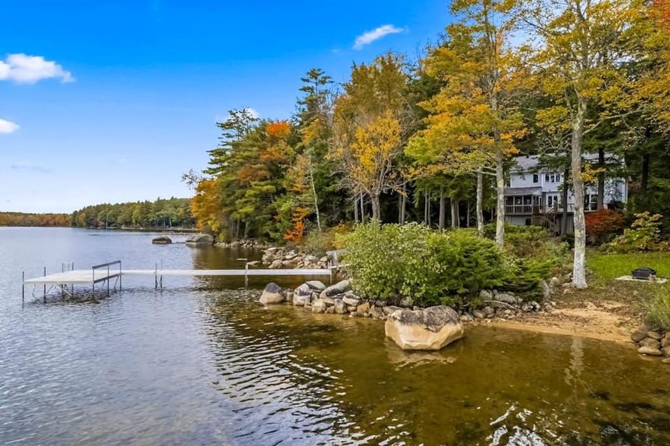 Thompson Lake Estate House in Oxford