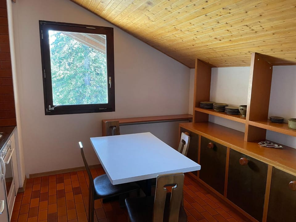 Dining area, kitchen