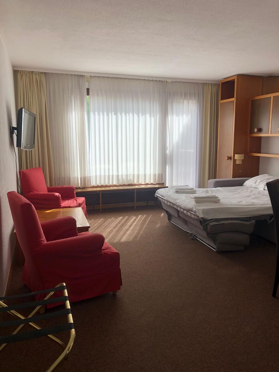 TV and multimedia, Living room, Seating area, Bedroom