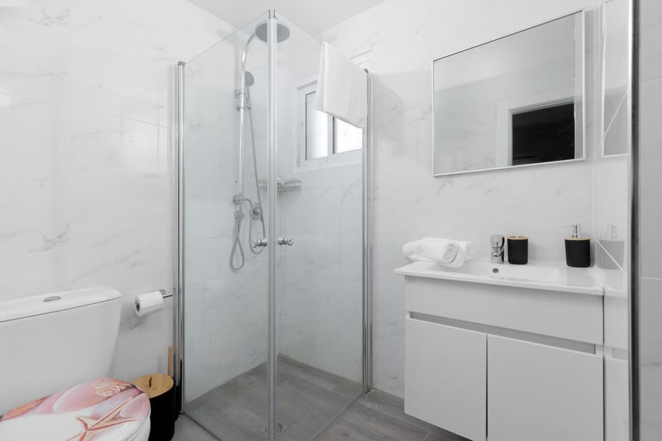 Shower, Bathroom, towels