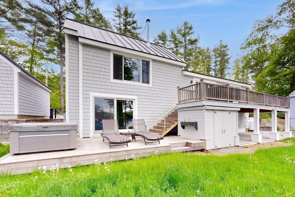 Property building, Spring, Day, Garden, Hot Tub
