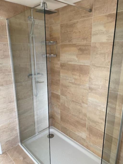 Fantastic fresh home in the heart of Horsforth Apartment in Leeds