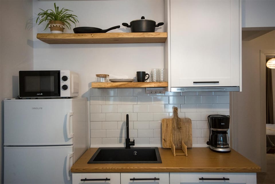 Coffee/tea facilities, Kitchen or kitchenette, stove, toaster
