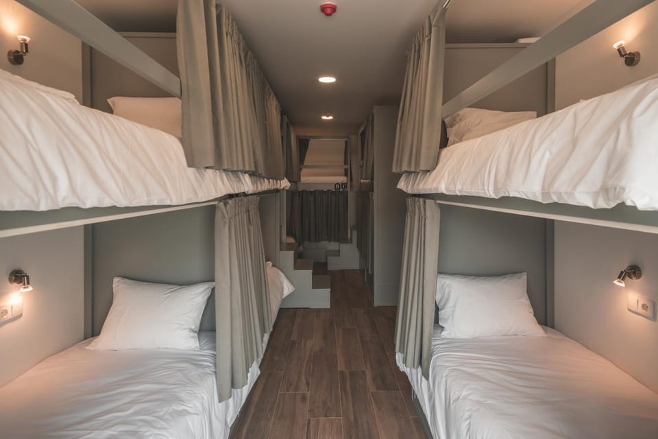 Bed, Photo of the whole room, bunk bed