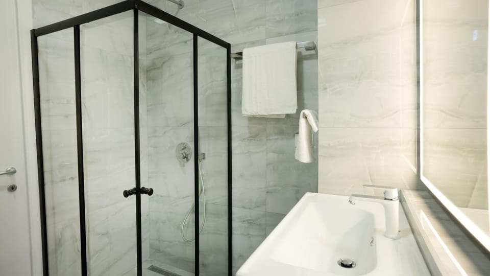 Shower, Bathroom, towels