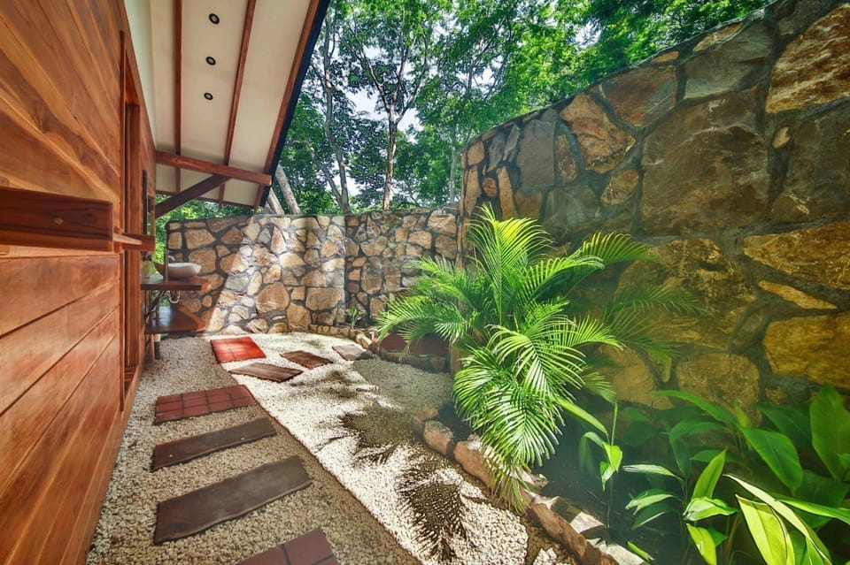 Garden, Bathroom