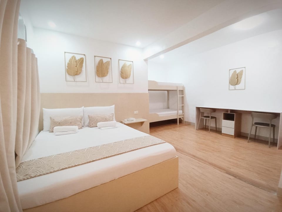 Bed, Photo of the whole room, Seating area, Bedroom, bunk bed