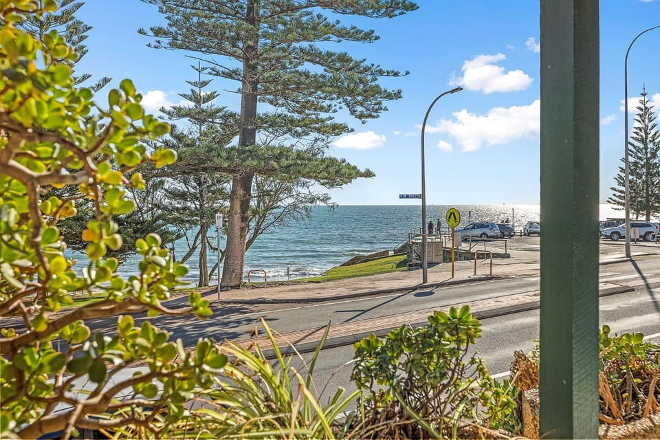 8 Cottesloe Steps to beach - sleeps 3 Apartment in Perth