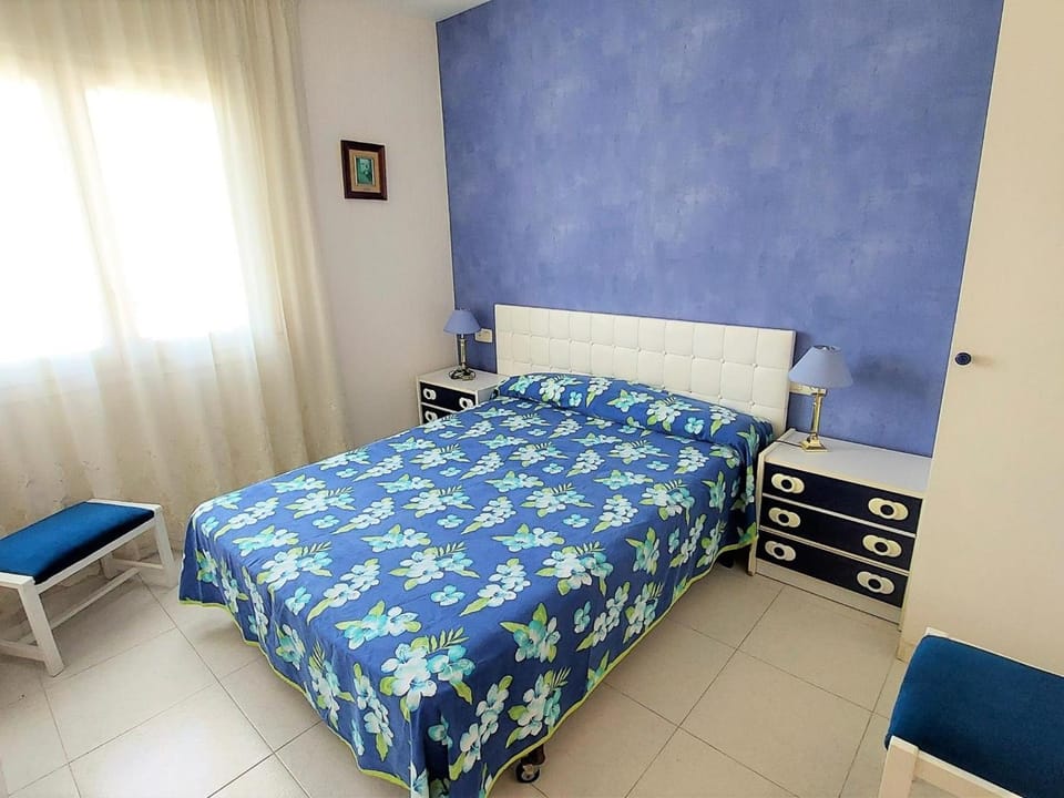 Ático con Gran Terraza en Grifeu, Cerca de la Playa, Ideal para Parejas, Llançà - ES-170-90 Apartment in Alt Empordà