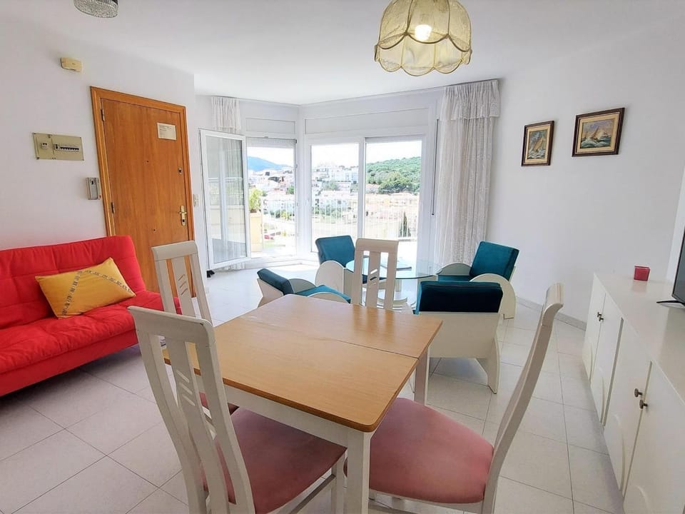 Ático en Grifeu, Llançà: Terraza, Playa a 100m, 1 Habitación, Admite Mascotas - ES-170-91 Apartment in Alt Empordà