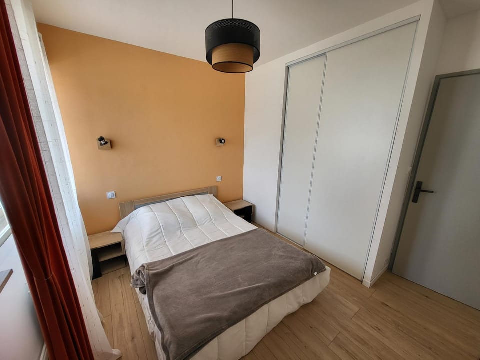 Appartement 2 chambres avec terrasse et garage privatif proche plage - FR-1-92-940 Apartment in Château-d'Olonne