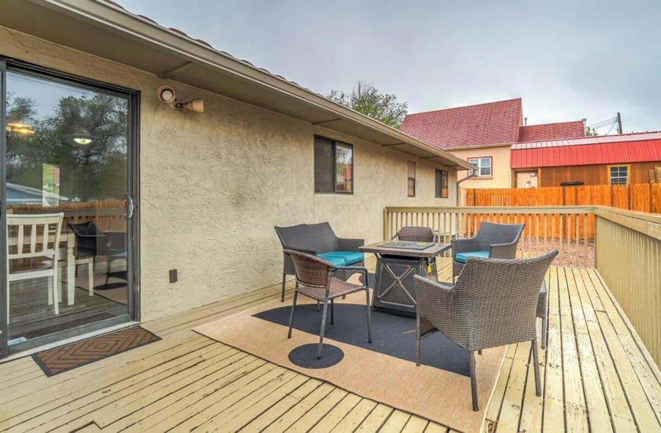 5BD Two Homes Firepit Great Family Vacation Area House in Old Colorado City