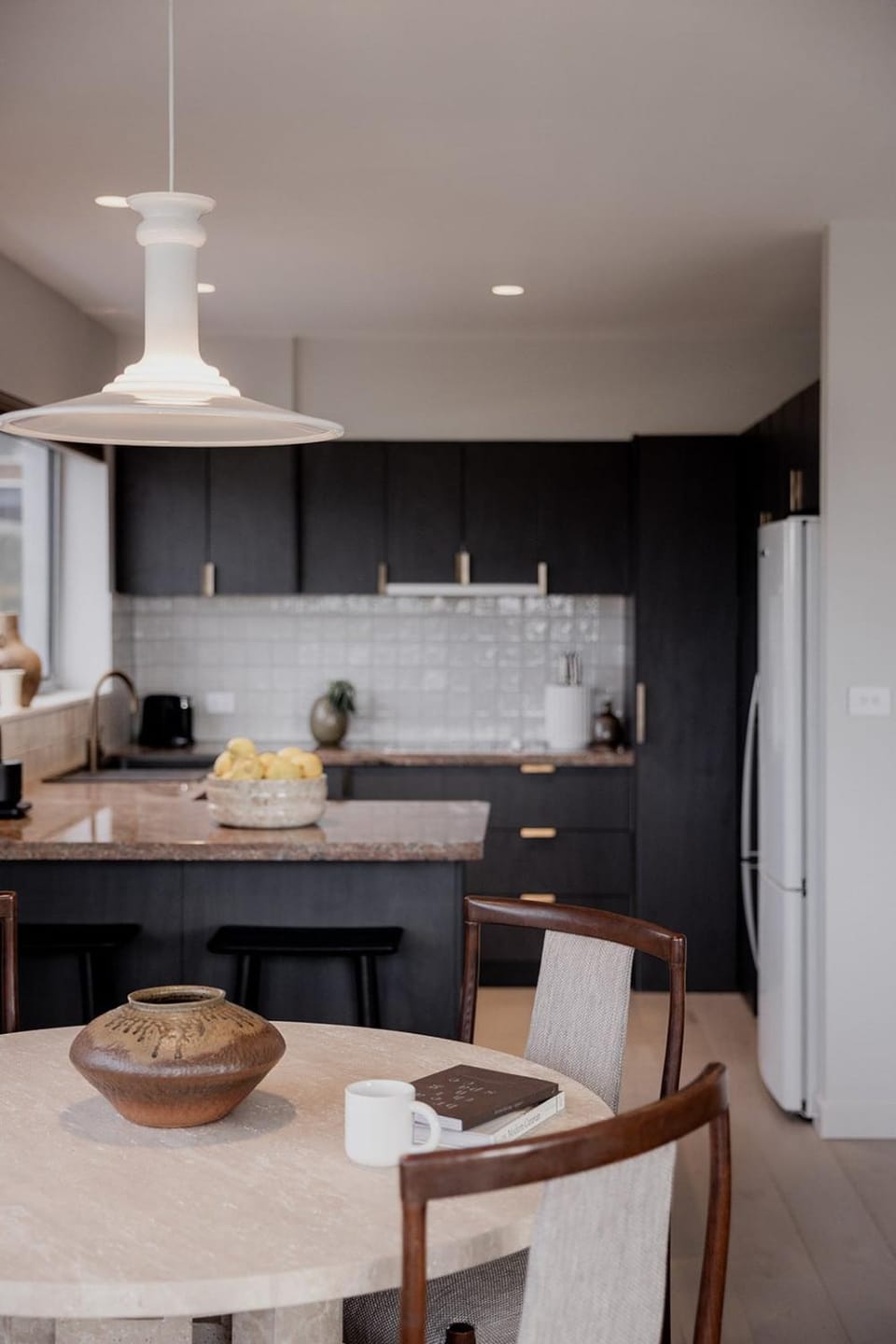 Kitchen or kitchenette, Dining area, minibar, stove