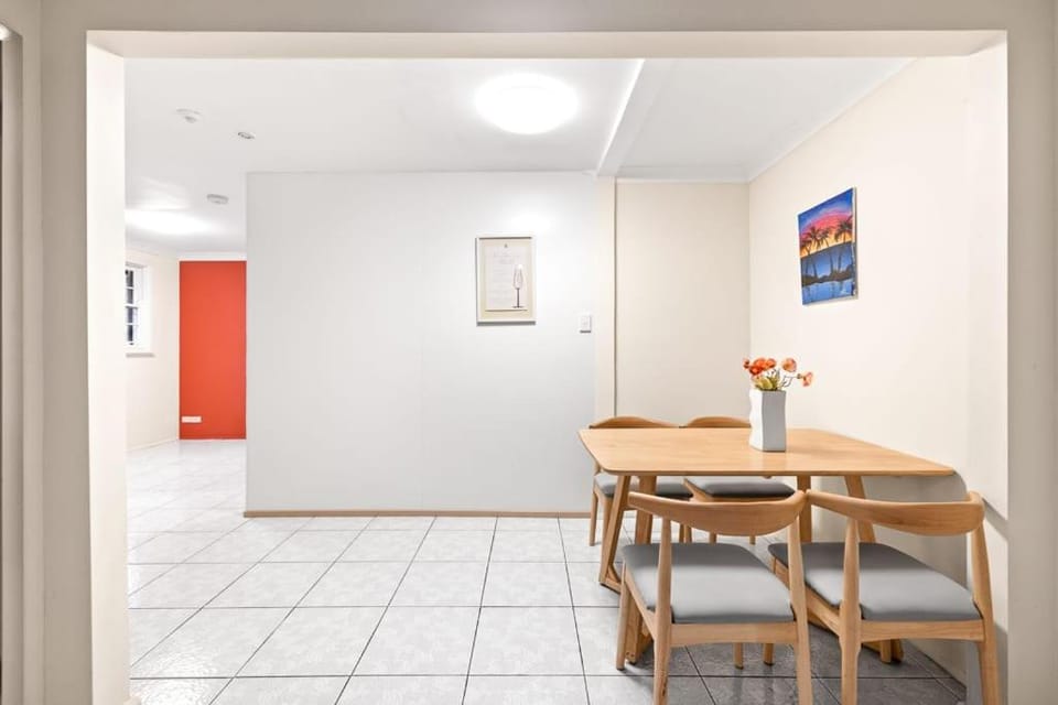 Cozy Single Room in Pymble - Quaint Place - Shared Bathroom Bed and Breakfast in Sydney