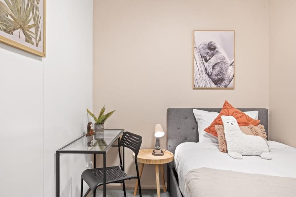 Cozy Single Room in Pymble - Quaint Place - Shared Bathroom Bed and Breakfast in Sydney