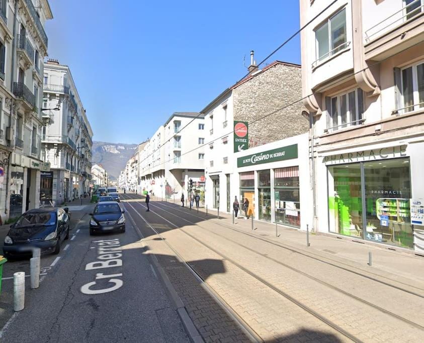 T2 Berriat - Proche Gare & Centre - Tout Equipé avec Wifi Apartment in Grenoble