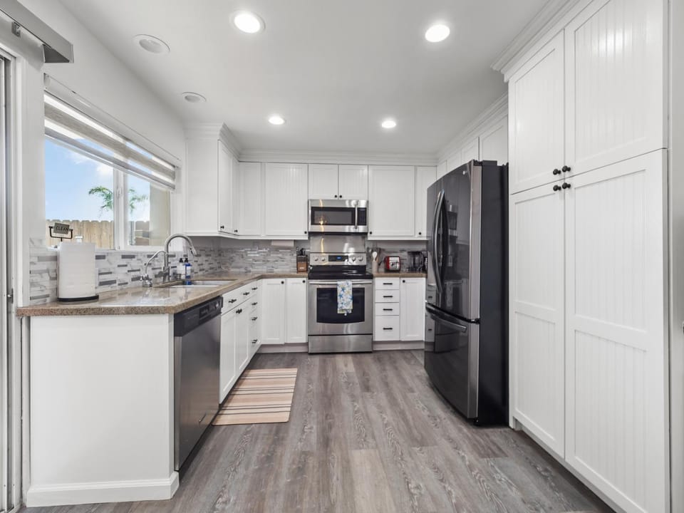 Kitchen or kitchenette, dishwasher, oven, stove, toaster