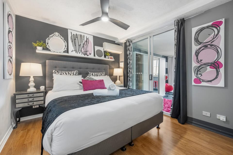 Retro Chic Vibes, Tropical Pool & Prime Location Apartment in Brisbane City