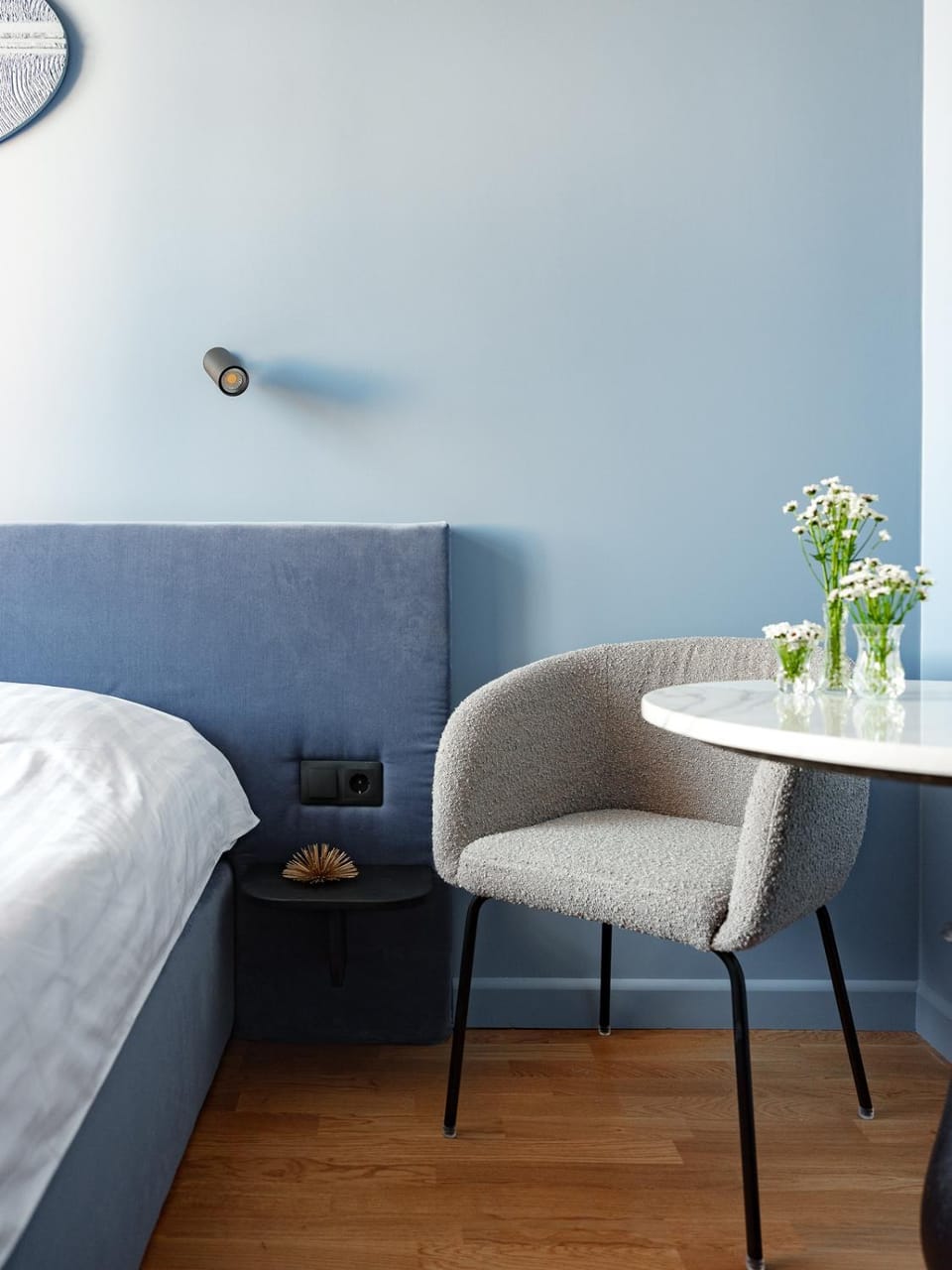 Bed, Seating area, Dining area, Bedroom