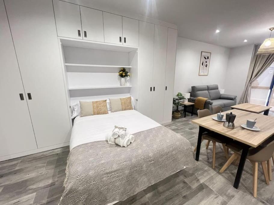 Dining area, Bedroom