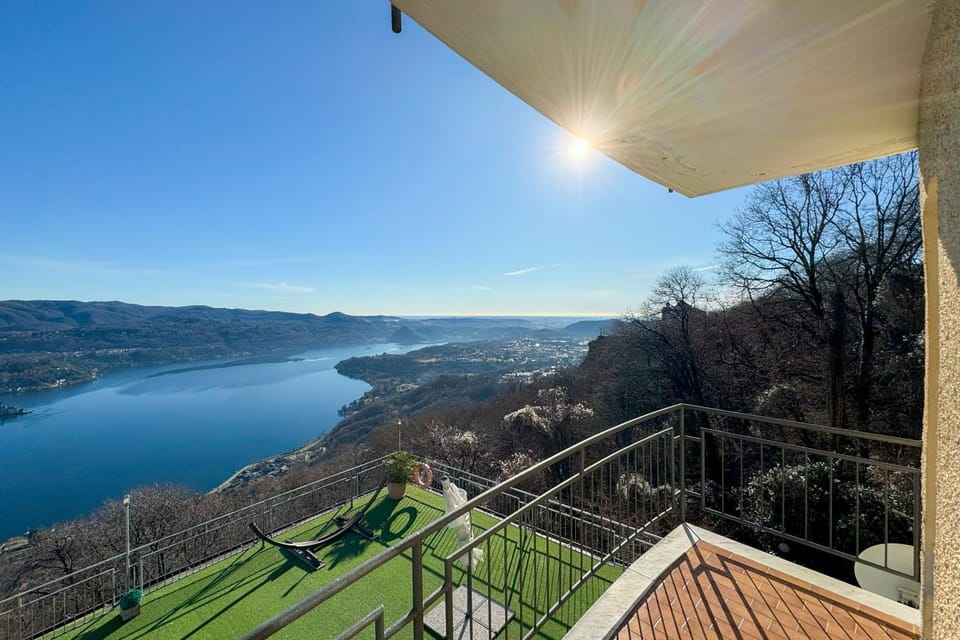 Day, Natural landscape, View (from property/room), Balcony/Terrace, Lake view, Mountain view