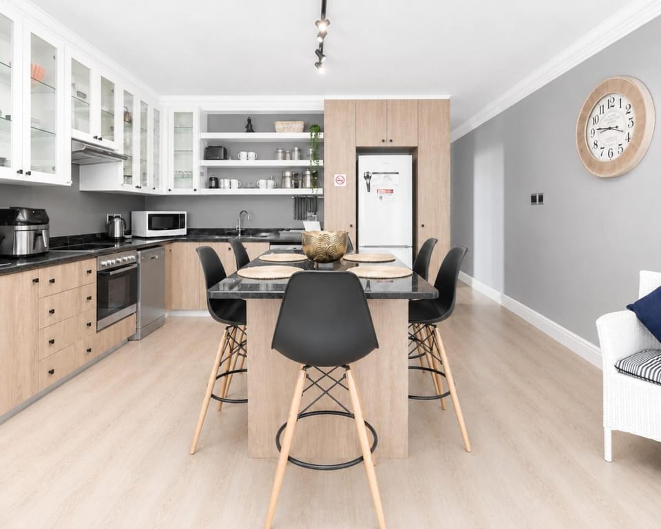 Dining area, kitchen