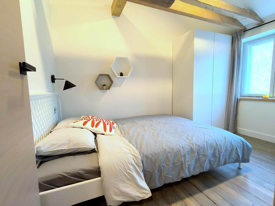 Bed, Photo of the whole room, Bedroom, wardrobe