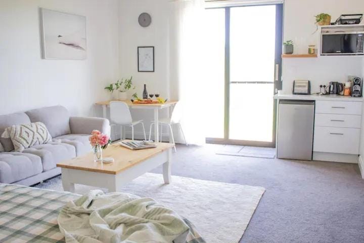 Kitchen or kitchenette, Living room, Dining area