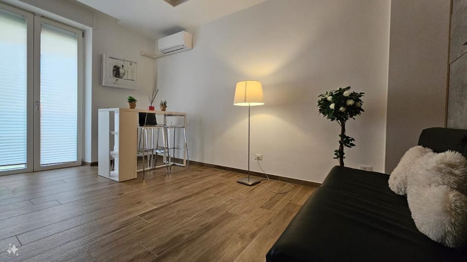 Living room, Seating area, Dining area, air conditioner