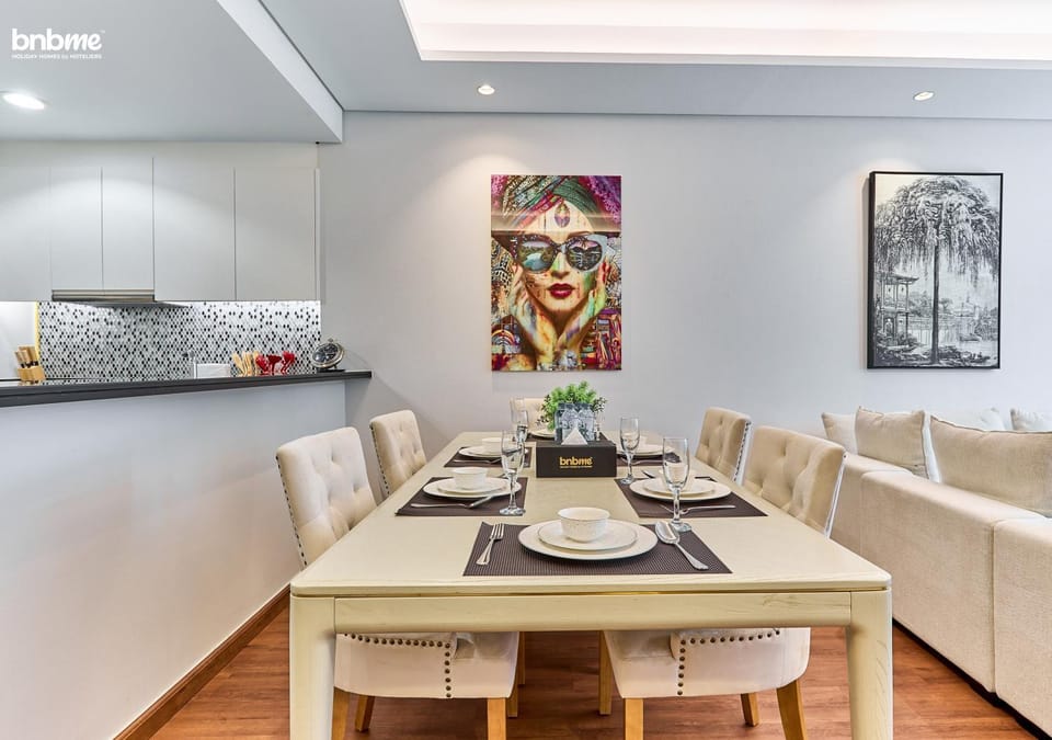 Restaurant/places to eat, Living room, Dining area